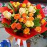 Букет из одноголовых и кустовых роз Букет из одноголовых и кустовых роз
